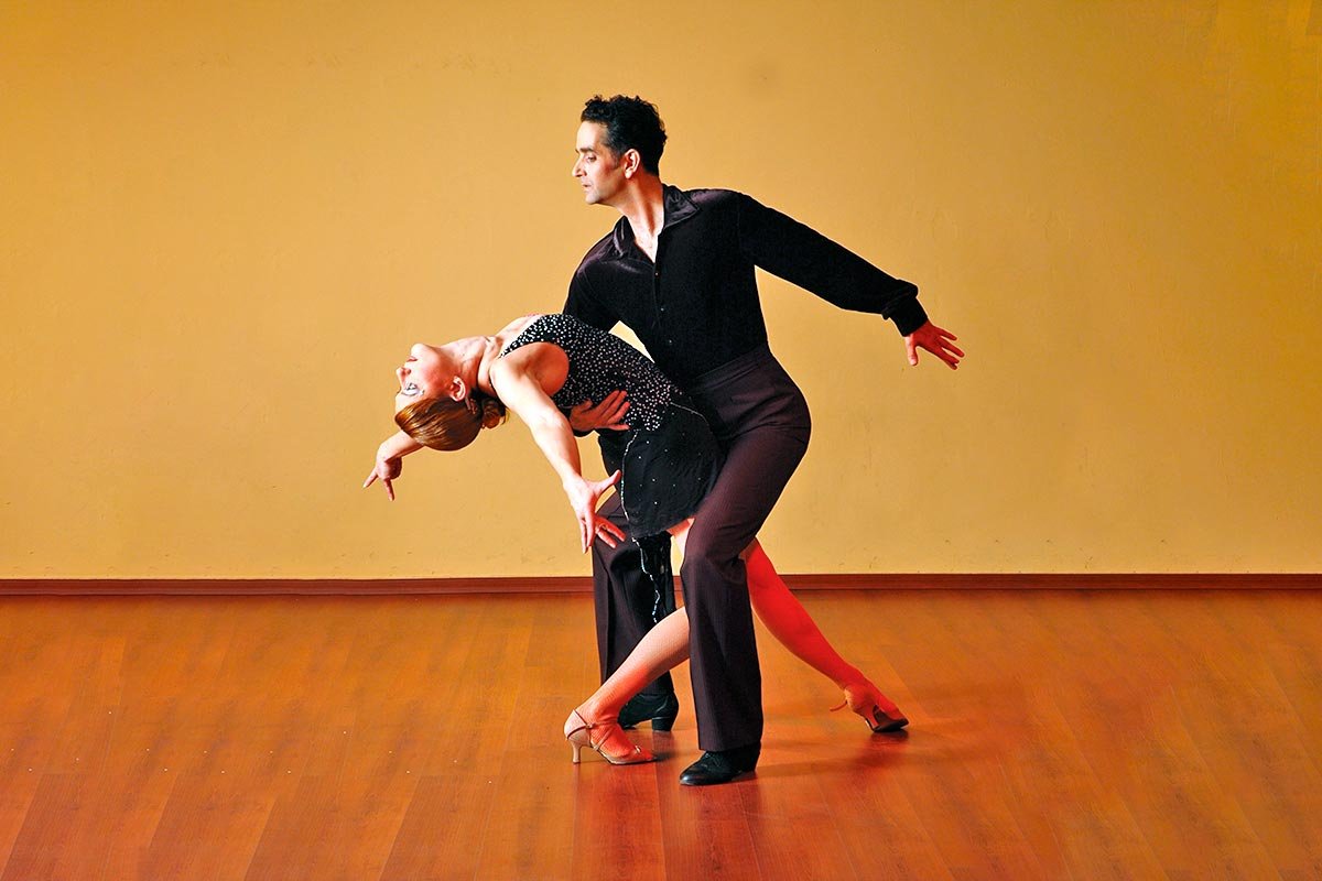 Você está visualizando atualmente Salsa: a dança da sensualidade e energia